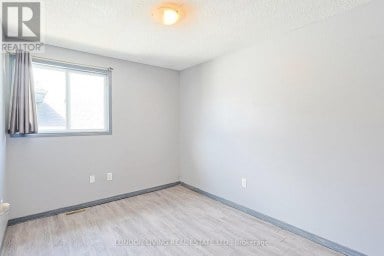 165 THURMAN CIRCLE London East (East D) Ontario photo 11