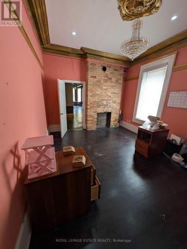 MAIN - 226 CARLTON STREET, Toronto (Cabbagetown-South St. James Town), Ontario, M5A2L1