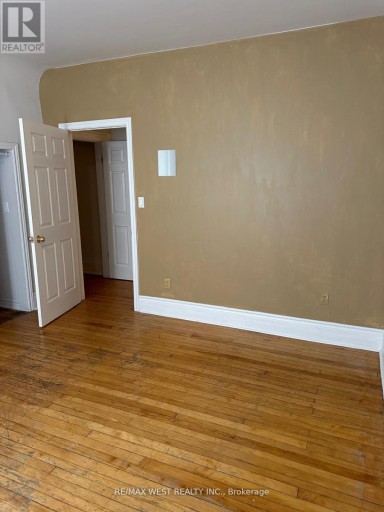 MAIN - 563 OSSINGTON AVENUE, Toronto (Palmerston-Little Italy), Ontario, M6G3T4