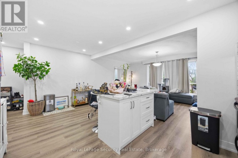 3 - 58 LEDUC DRIVE, Toronto (Rexdale-Kipling), Ontario, M9W2A9
