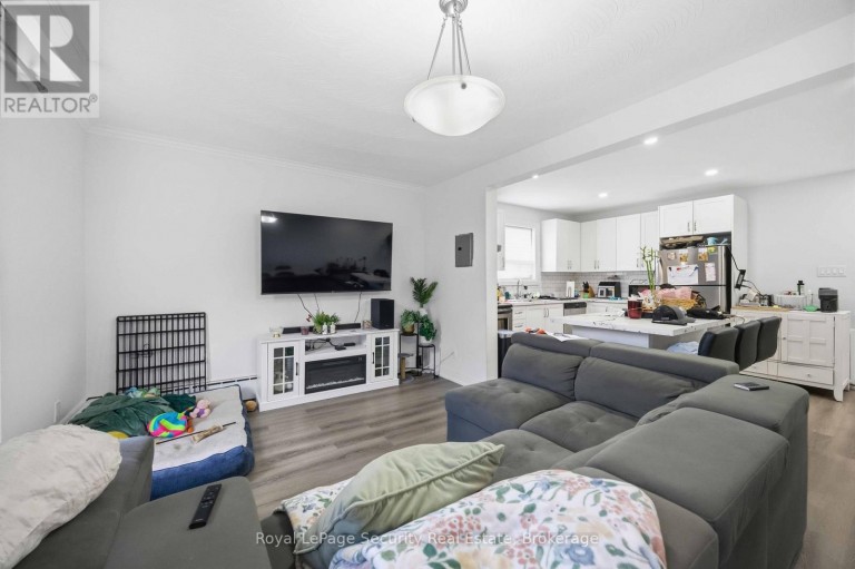 3 - 58 LEDUC DRIVE, Toronto (Rexdale-Kipling), Ontario, M9W2A9