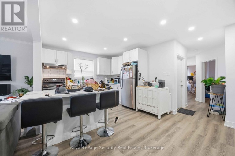 3 - 58 LEDUC DRIVE, Toronto (Rexdale-Kipling), Ontario, M9W2A9
