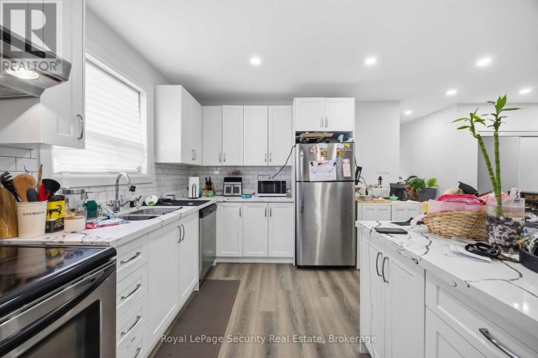 3 - 58 LEDUC DRIVE, Toronto (Rexdale-Kipling), Ontario, M9W2A9