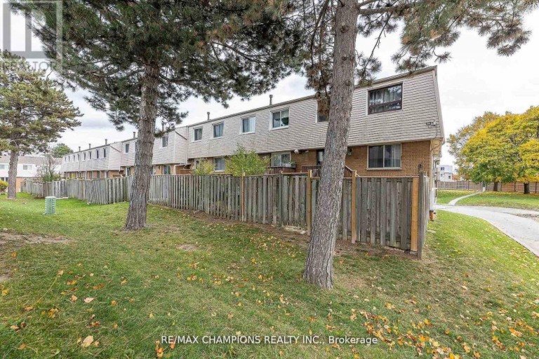 17 - 3525 BRANDON GATE DRIVE, Mississauga (Malton), Ontario, L4T3M3