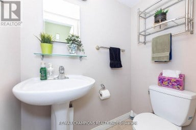 17 - 3525 BRANDON GATE DRIVE Mississauga (Malton) Ontario photo 2
