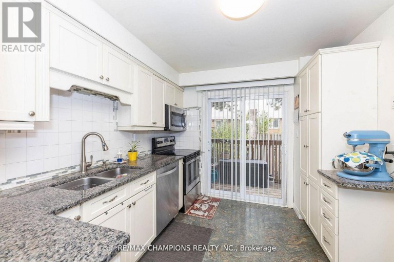 17 - 3525 BRANDON GATE DRIVE, Mississauga (Malton), Ontario, L4T3M3