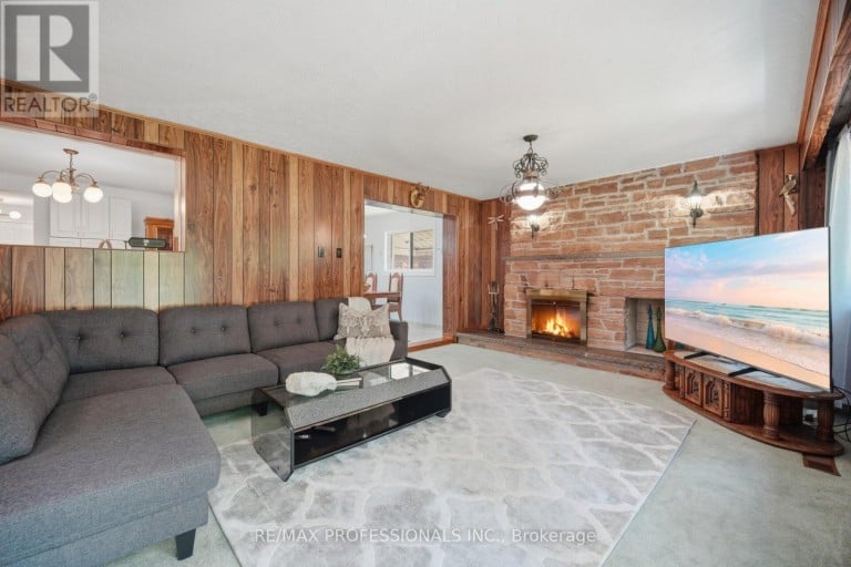 74 RINGWAY CRESCENT, Toronto (Elms-Old Rexdale), Ontario, M9W1X4