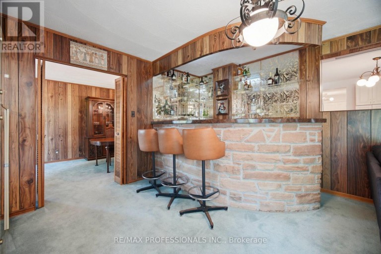74 RINGWAY CRESCENT, Toronto (Elms-Old Rexdale), Ontario, M9W1X4