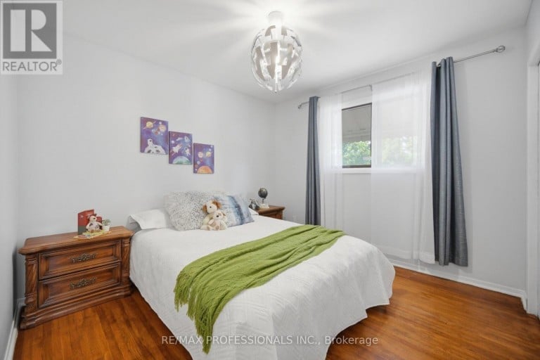 74 RINGWAY CRESCENT, Toronto (Elms-Old Rexdale), Ontario, M9W1X4