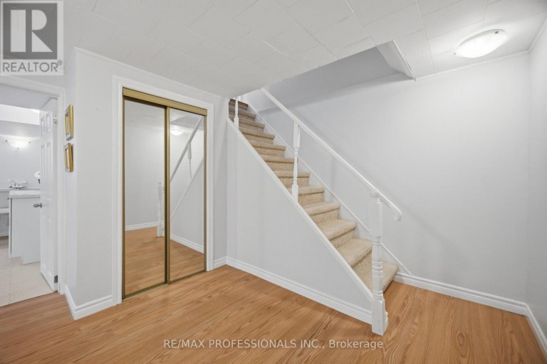 74 RINGWAY CRESCENT, Toronto (Elms-Old Rexdale), Ontario, M9W1X4
