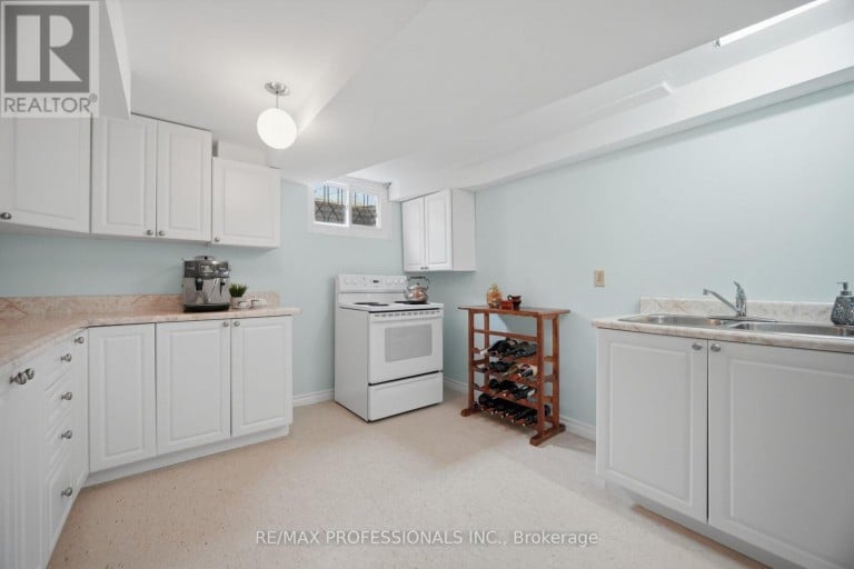 74 RINGWAY CRESCENT, Toronto (Elms-Old Rexdale), Ontario, M9W1X4