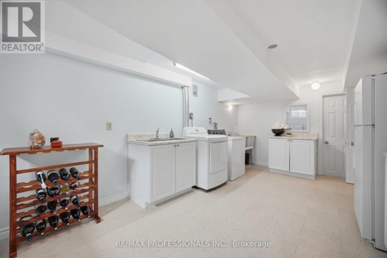 74 RINGWAY CRESCENT, Toronto (Elms-Old Rexdale), Ontario, M9W1X4