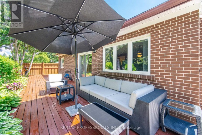 74 RINGWAY CRESCENT, Toronto (Elms-Old Rexdale), Ontario, M9W1X4