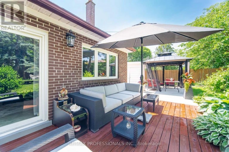 74 RINGWAY CRESCENT, Toronto (Elms-Old Rexdale), Ontario, M9W1X4