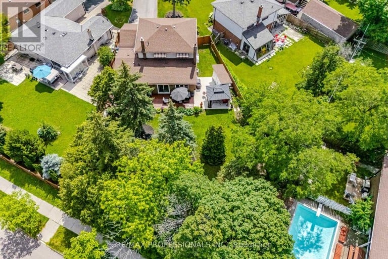 74 RINGWAY CRESCENT, Toronto (Elms-Old Rexdale), Ontario, M9W1X4