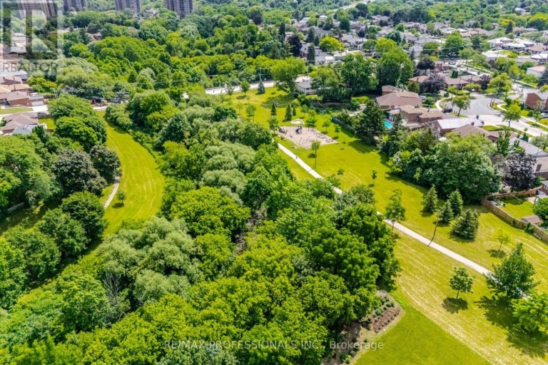 74 RINGWAY CRESCENT, Toronto (Elms-Old Rexdale), Ontario, M9W1X4