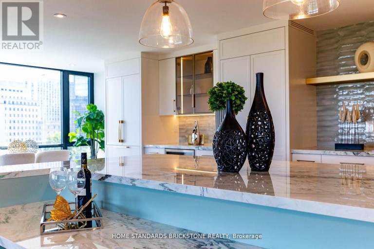 9D - 66 COLLIER STREET, Toronto (Rosedale-Moore Park), Ontario, M4W1L9