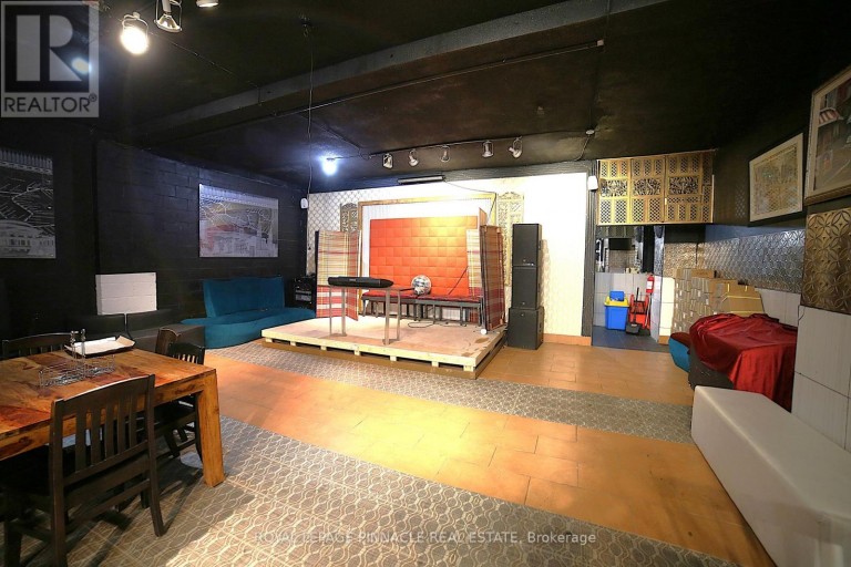 240 PARLIAMENT STREET, Toronto (Moss Park), Ontario, M5A3A4