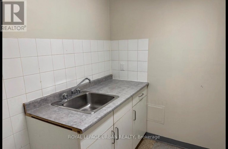 1B - 985 COXWELL AVENUE, Toronto (East York), Ontario, M4C3G4