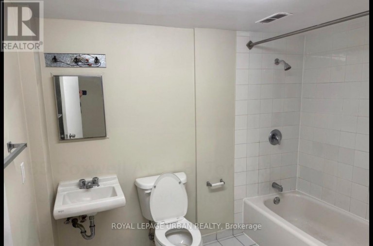 1B - 985 COXWELL AVENUE, Toronto (East York), Ontario, M4C3G4