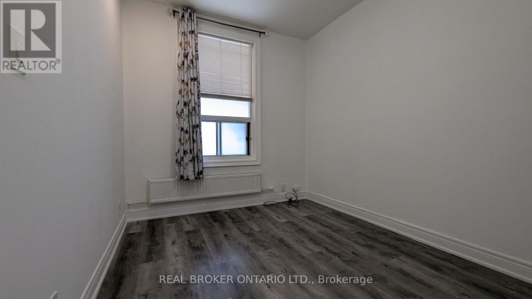 4 - 2199 GERRARD STREET E, Toronto (East End-Danforth), Ontario, M4E2C6