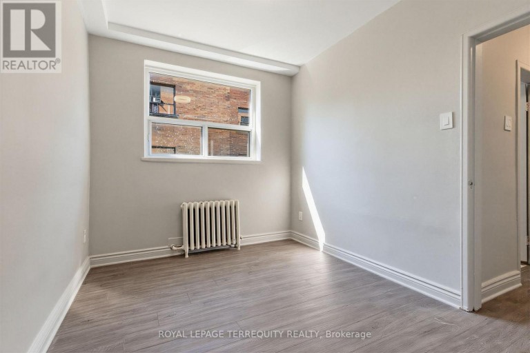 3 - 2550 KEELE STREET, Toronto (Maple Leaf), Ontario, M6L2N8