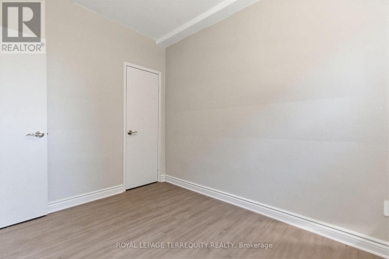3 - 2550 KEELE STREET, Toronto (Maple Leaf), Ontario, M6L2N8