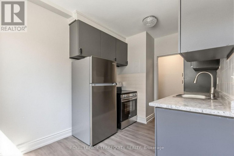 3 - 2550 KEELE STREET, Toronto (Maple Leaf), Ontario, M6L2N8