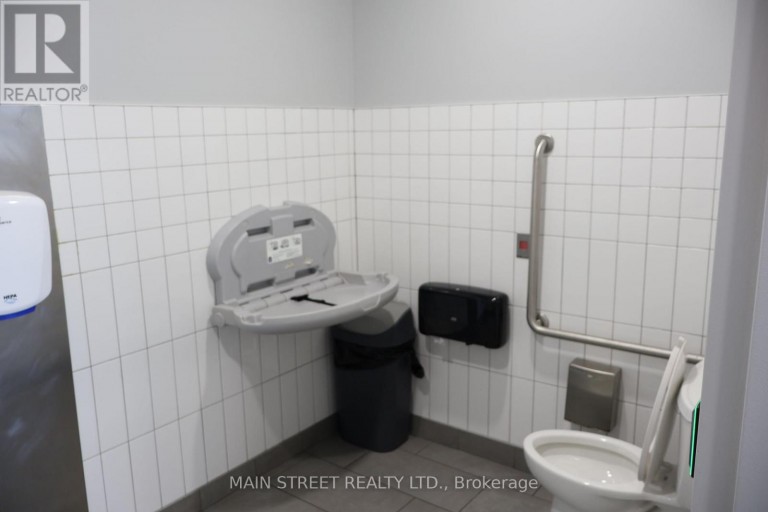 1A - 18040 YONGE STREET, Newmarket (Woodland Hill), Ontario, L3Y8S4