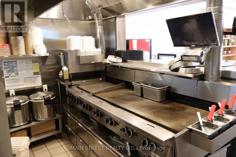 1A - 18040 YONGE STREET, Newmarket (Woodland Hill), Ontario, L3Y8S4