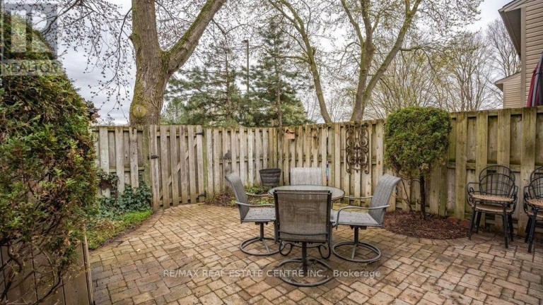29 - 15 GREEN VALLEY DRIVE, Kitchener, Ontario, N2P1K7