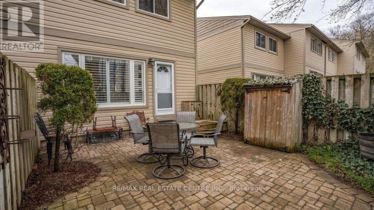 29 - 15 GREEN VALLEY DRIVE, Kitchener, Ontario, N2P1K7