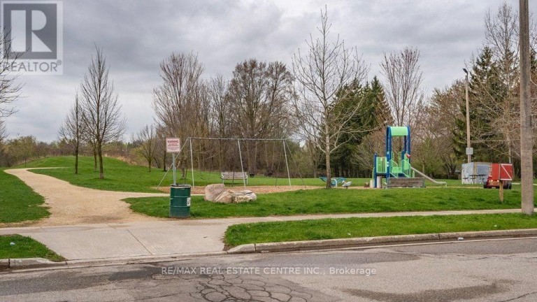 29 - 15 GREEN VALLEY DRIVE, Kitchener, Ontario, N2P1K7
