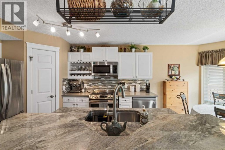 217 Douglas Glen Close SE, Calgary, Alberta, T2Z2V7