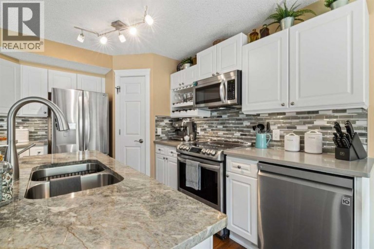 217 Douglas Glen Close SE, Calgary, Alberta, T2Z2V7