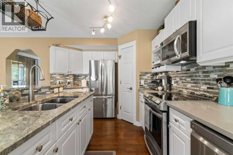 217 Douglas Glen Close SE, Calgary, Alberta, T2Z2V7