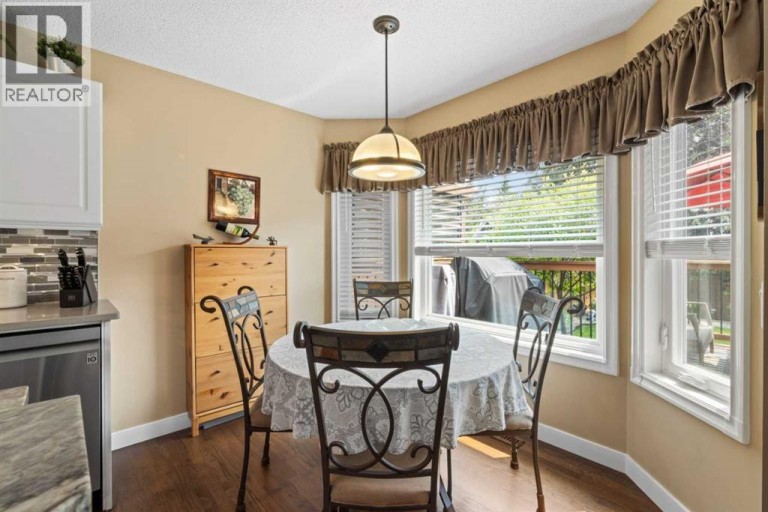 217 Douglas Glen Close SE, Calgary, Alberta, T2Z2V7