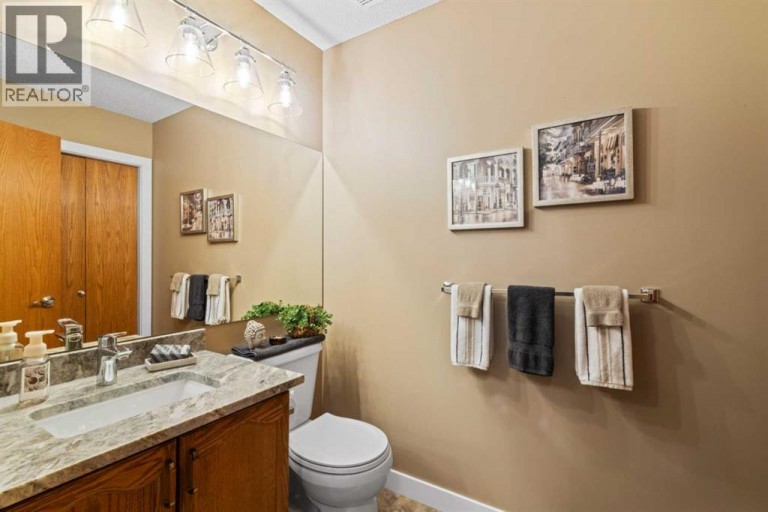 217 Douglas Glen Close SE, Calgary, Alberta, T2Z2V7