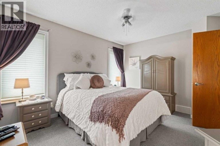 217 Douglas Glen Close SE, Calgary, Alberta, T2Z2V7