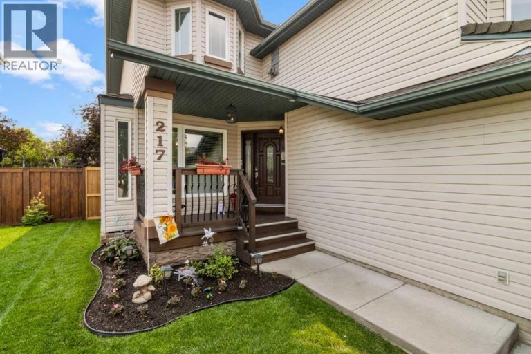 217 Douglas Glen Close SE, Calgary, Alberta, T2Z2V7