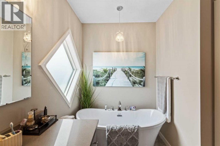 217 Douglas Glen Close SE, Calgary, Alberta, T2Z2V7