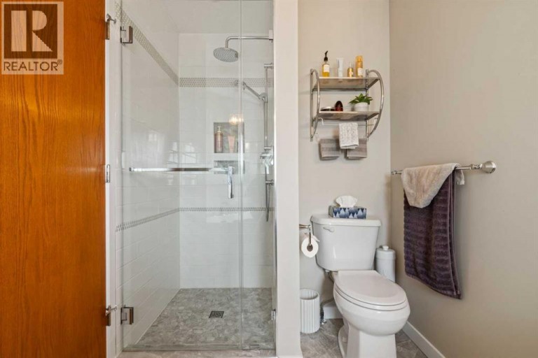 217 Douglas Glen Close SE, Calgary, Alberta, T2Z2V7