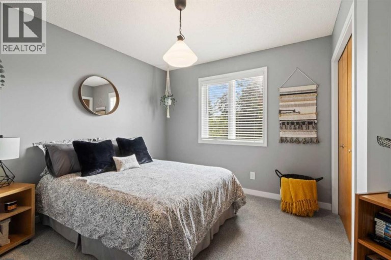 217 Douglas Glen Close SE, Calgary, Alberta, T2Z2V7