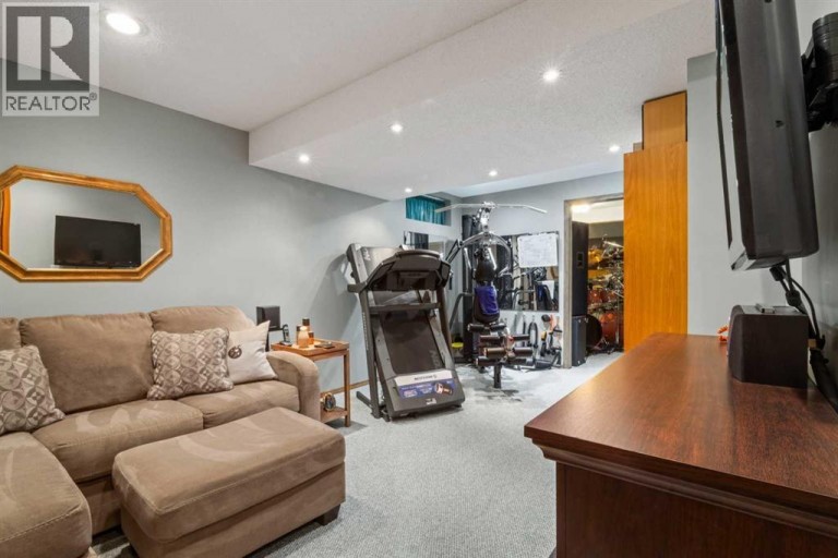217 Douglas Glen Close SE, Calgary, Alberta, T2Z2V7