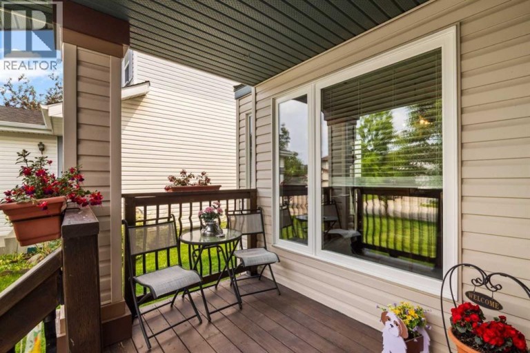 217 Douglas Glen Close SE, Calgary, Alberta, T2Z2V7