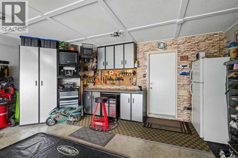 217 Douglas Glen Close SE, Calgary, Alberta, T2Z2V7