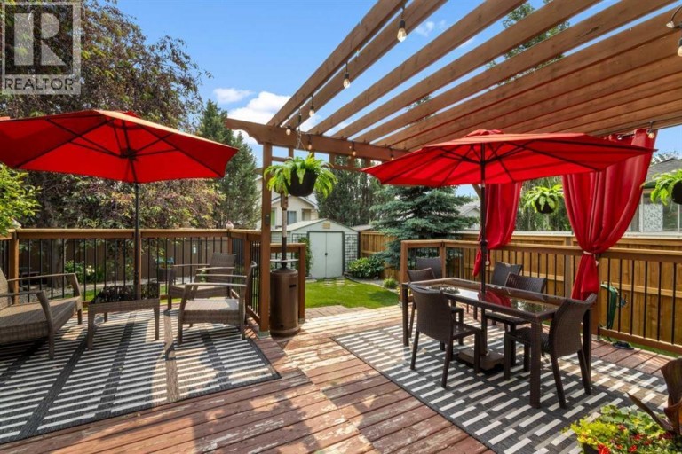 217 Douglas Glen Close SE, Calgary, Alberta, T2Z2V7