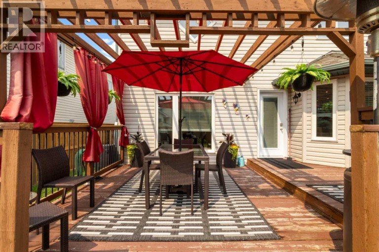 217 Douglas Glen Close SE, Calgary, Alberta, T2Z2V7