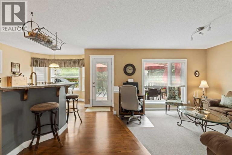 217 Douglas Glen Close SE, Calgary, Alberta, T2Z2V7