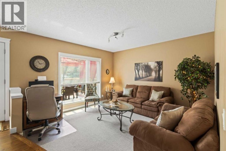 217 Douglas Glen Close SE, Calgary, Alberta, T2Z2V7